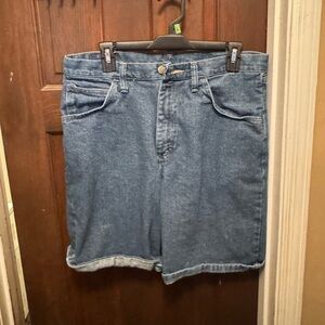 Men’s Size 33 Relaxed Fit Wrangler blue Jean Shorts